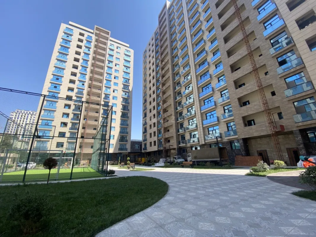 Satılır 4 otaqlı mənzil 143 m²