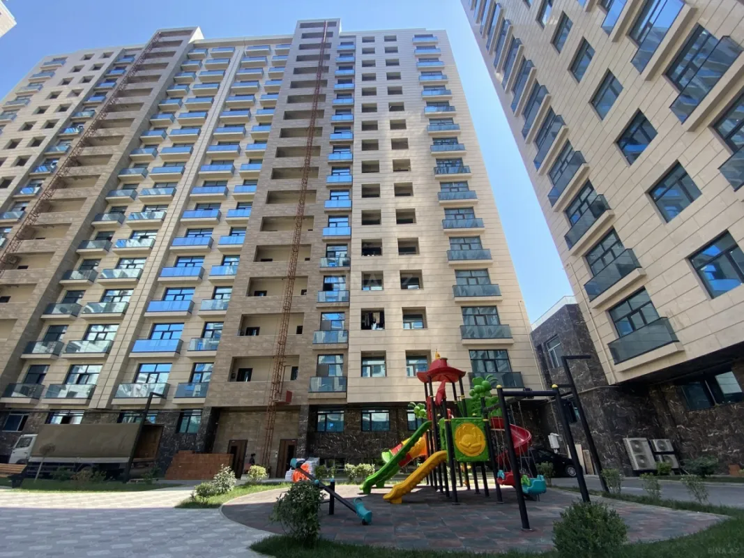 Satılır 4 otaqlı mənzil 143 m²