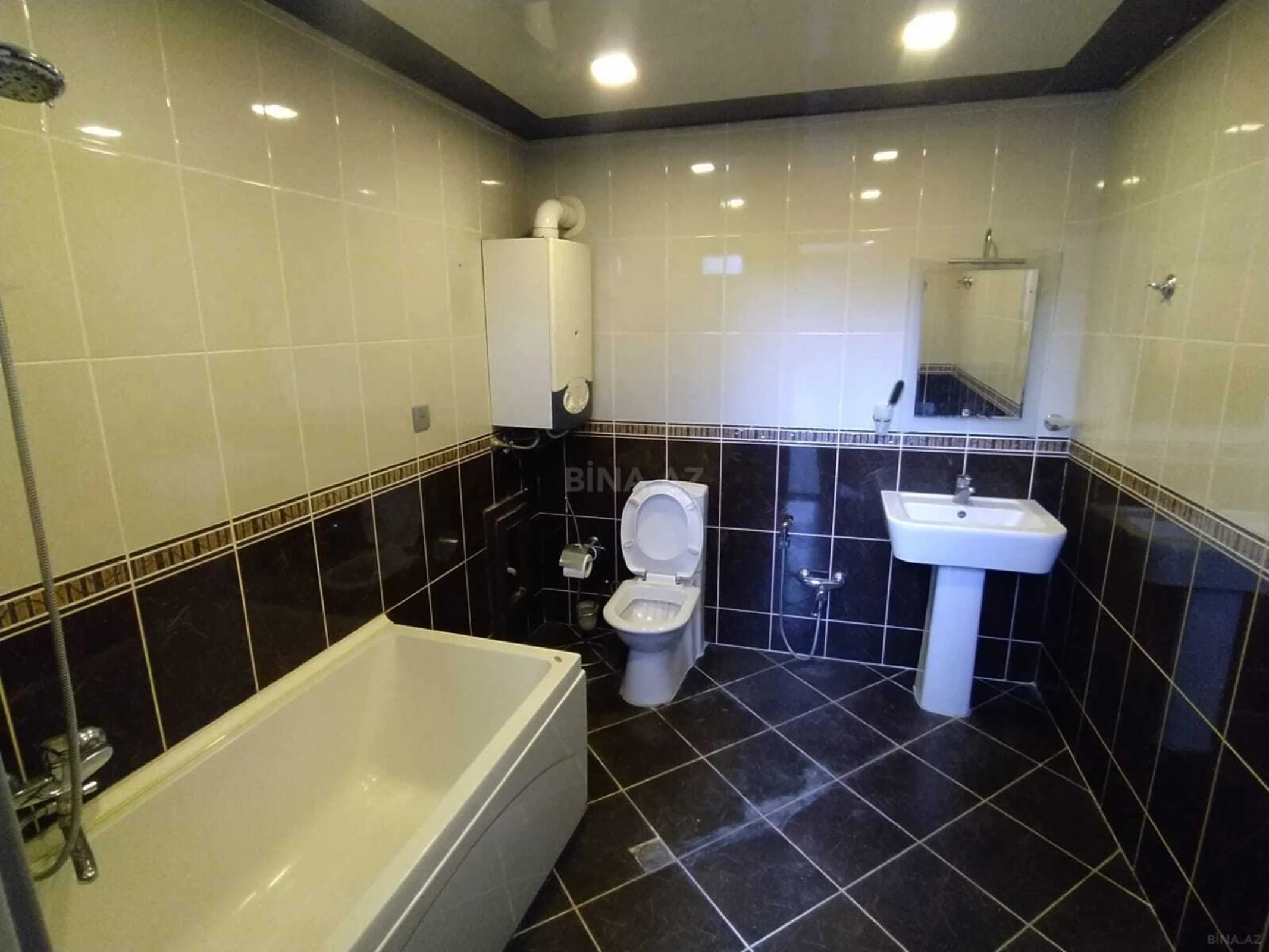 Kirayə verilir 6 otaqlı həyət evi 180 m²