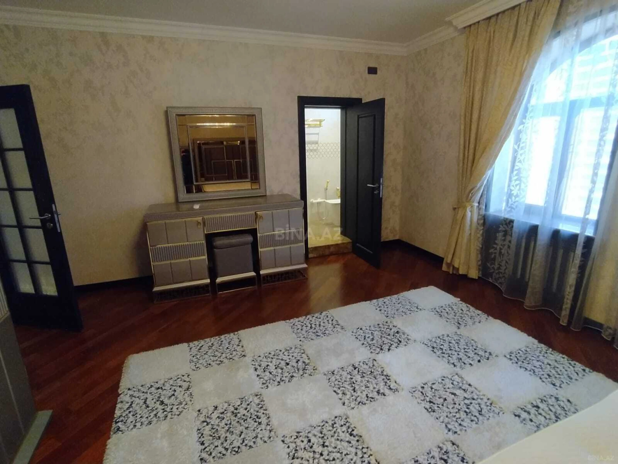 Kirayə verilir 6 otaqlı həyət evi 180 m²