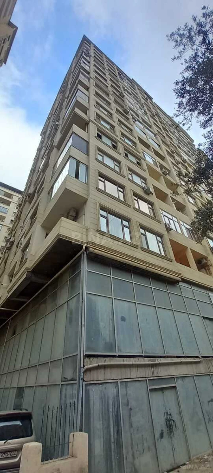 Satılır 3 otaqlı mənzil 148.8 m²