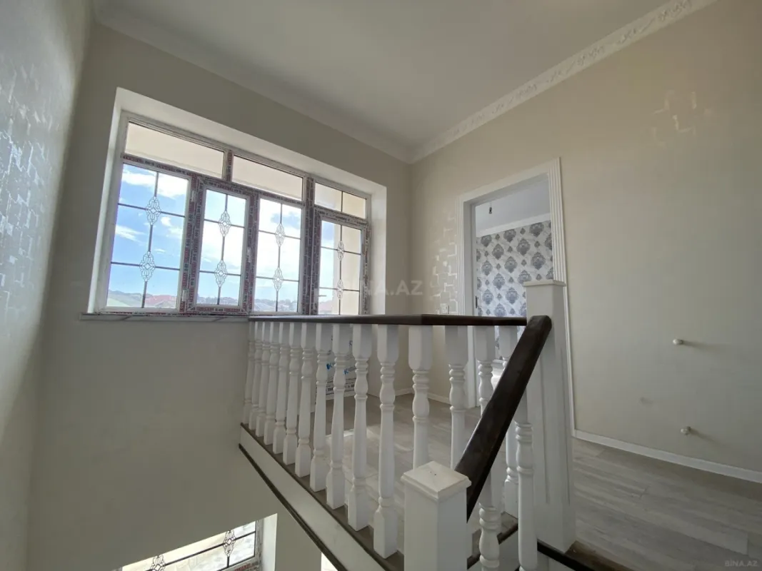 Satılır 4 otaqlı həyət evi 200 m²