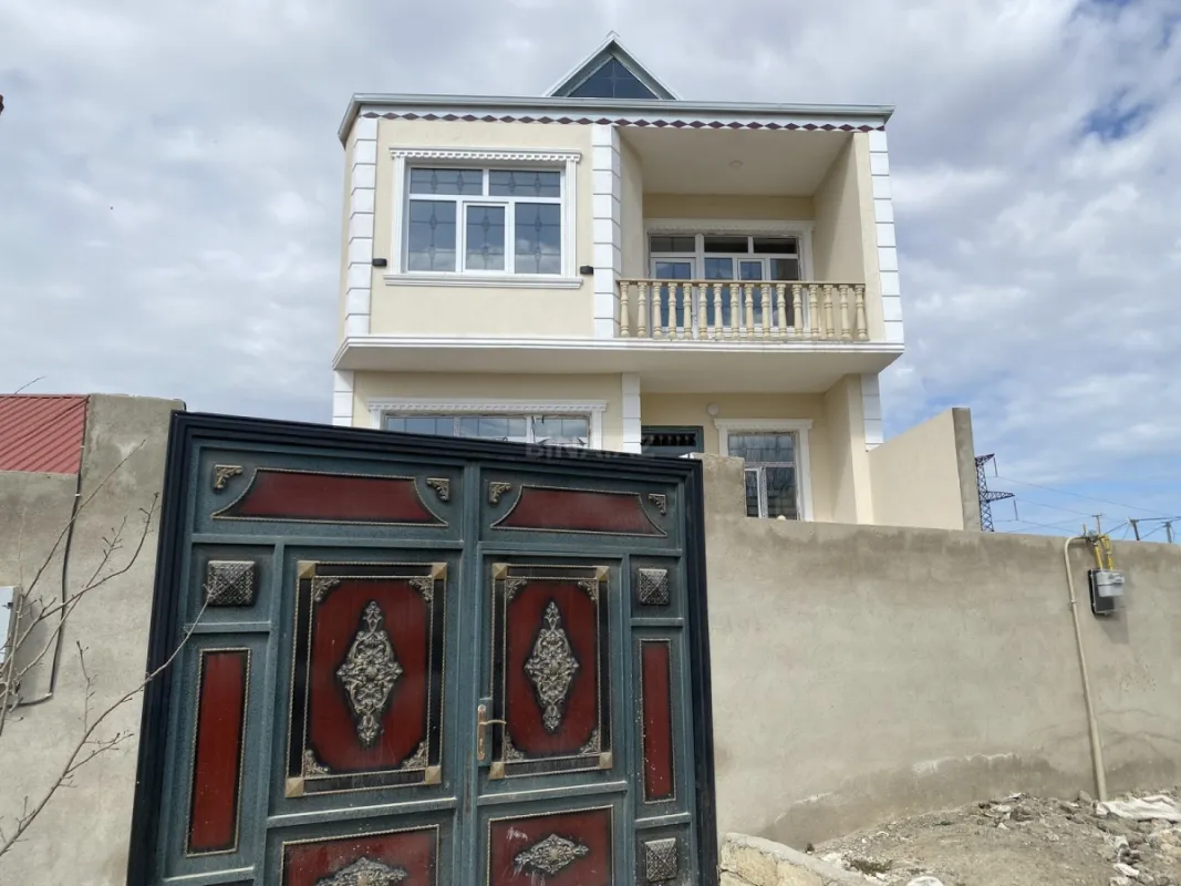 Satılır 4 otaqlı həyət evi 200 m²