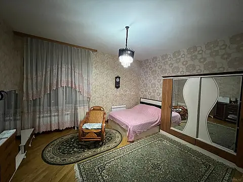 Satılır 7 otaqlı həyət evi 350 m²