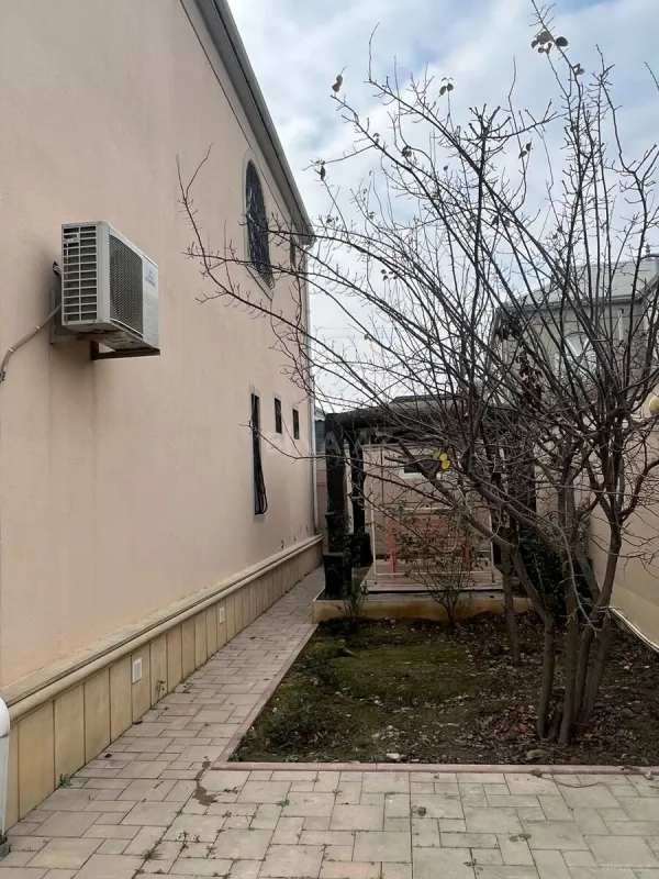Satılır 7 otaqlı həyət evi 350 m²