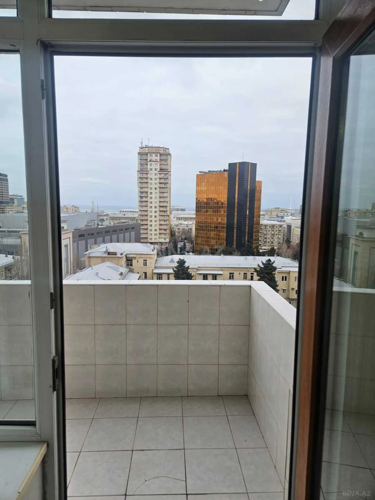 Kirayə verilir 3 otaqlı mənzil 145 m²