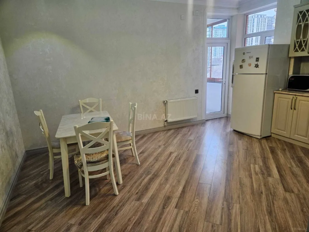 Kirayə verilir 3 otaqlı mənzil 145 m²