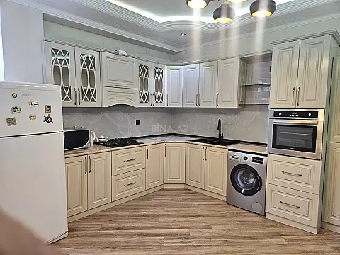 Kirayə verilir 3 otaqlı mənzil 145 m²