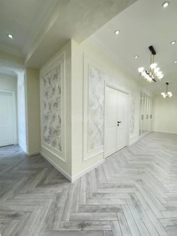 Satılır 4 otaqlı mənzil 182 m²