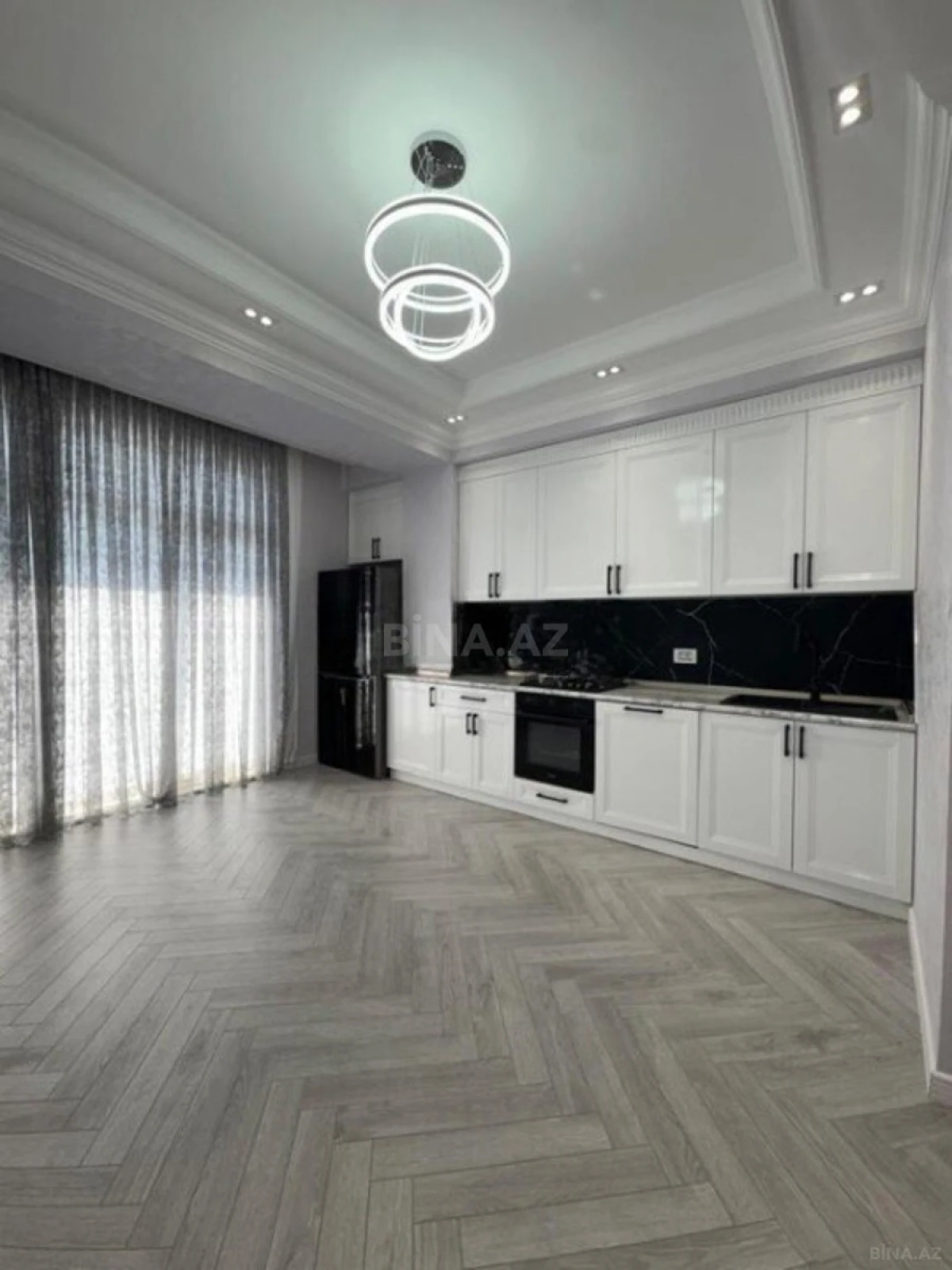 Satılır 4 otaqlı mənzil 182 m²