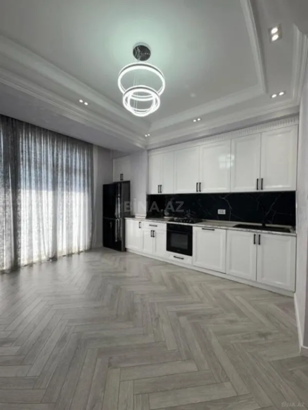 Satılır 4 otaqlı mənzil 182 m²
