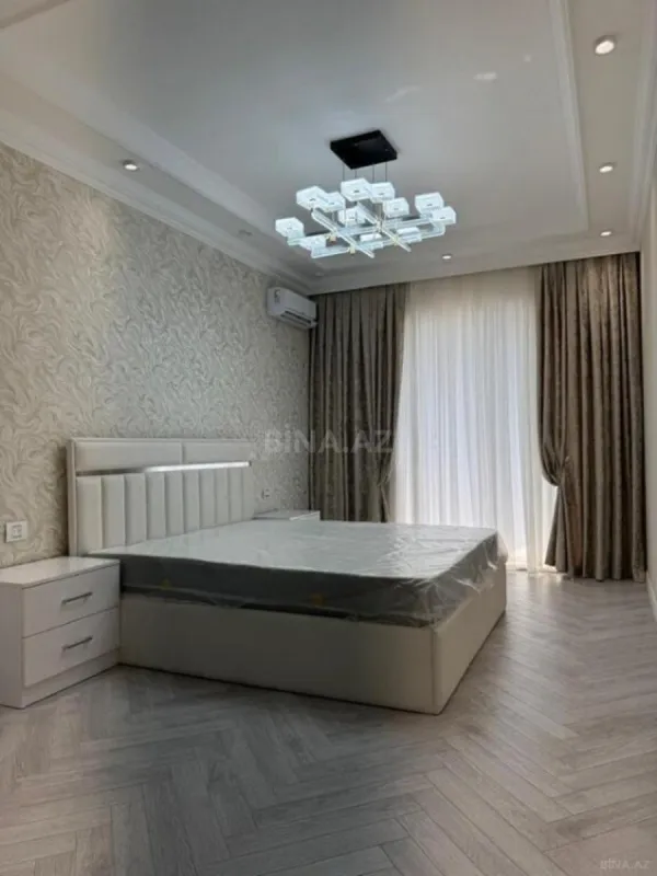Satılır 4 otaqlı mənzil 182 m²