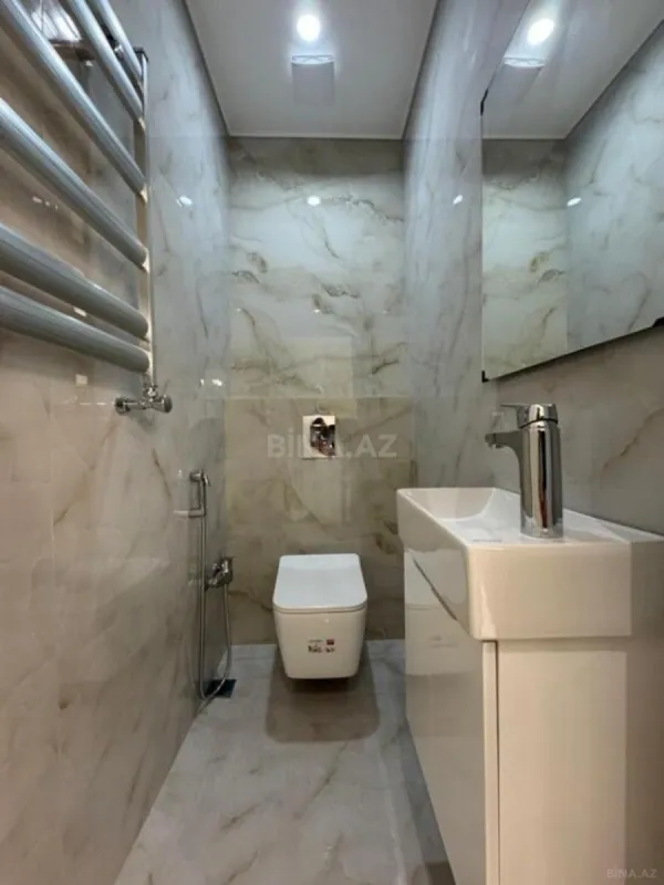 Satılır 4 otaqlı mənzil 182 m²