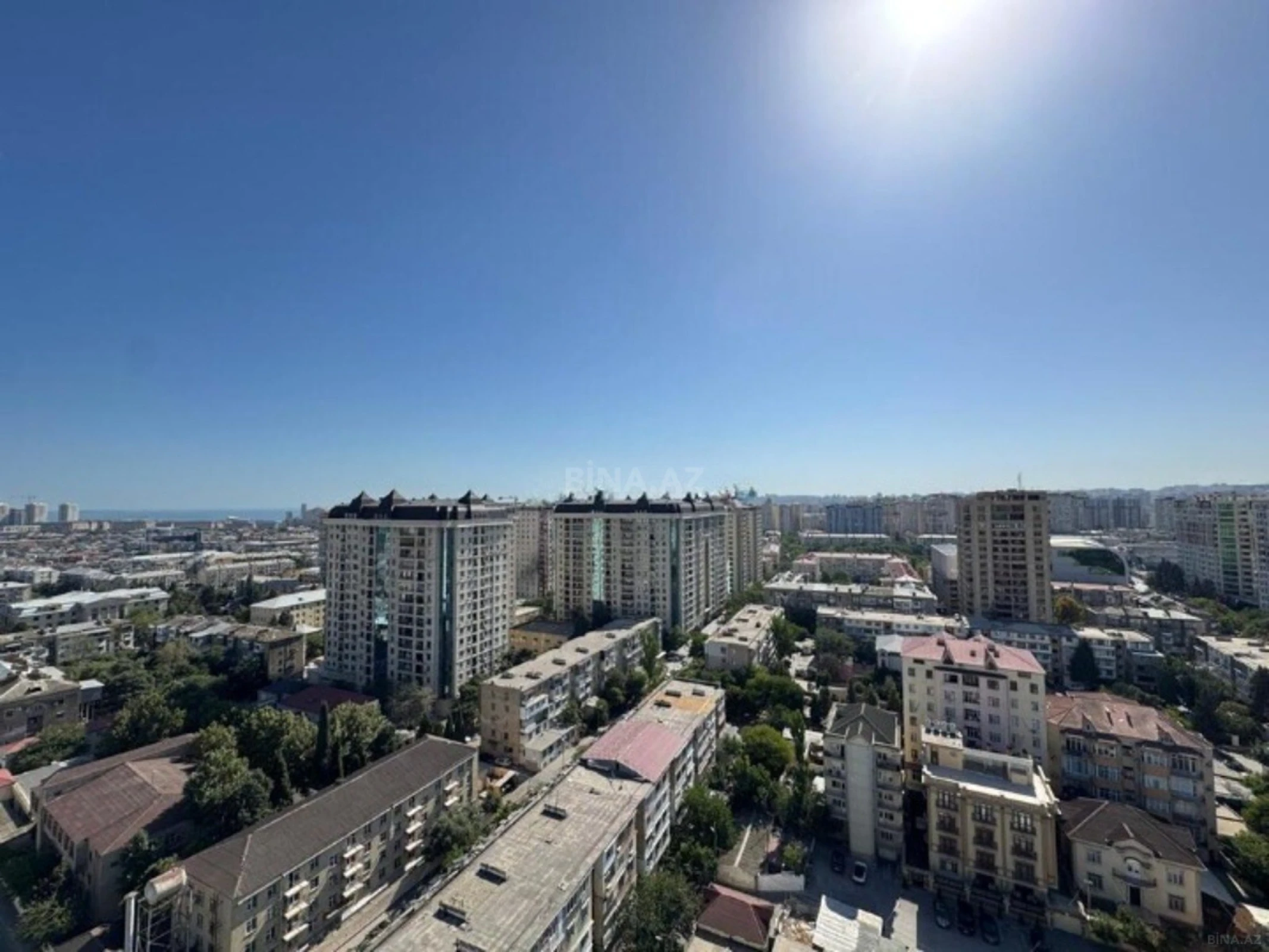 Satılır 4 otaqlı mənzil 182 m²