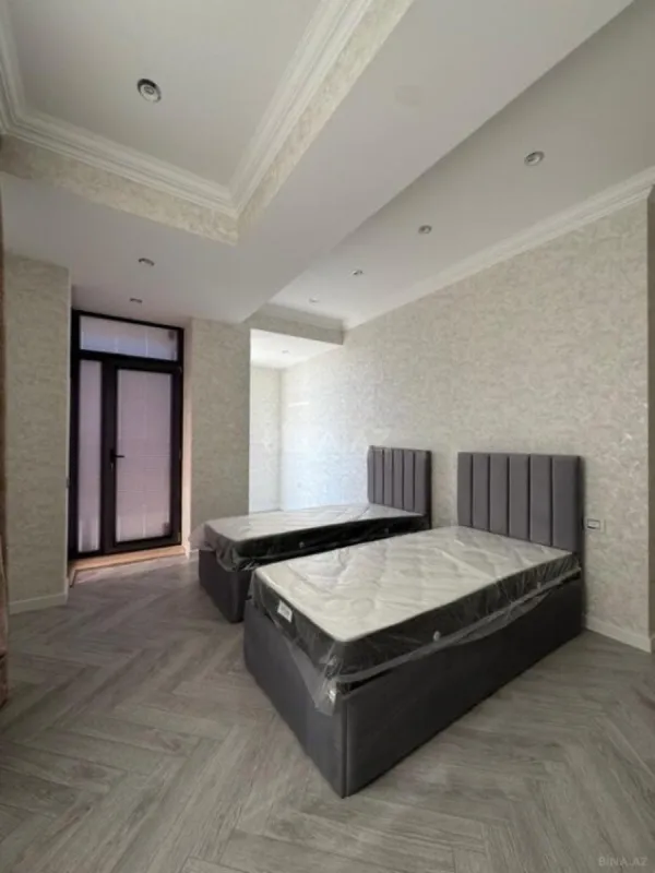 Satılır 4 otaqlı mənzil 182 m²