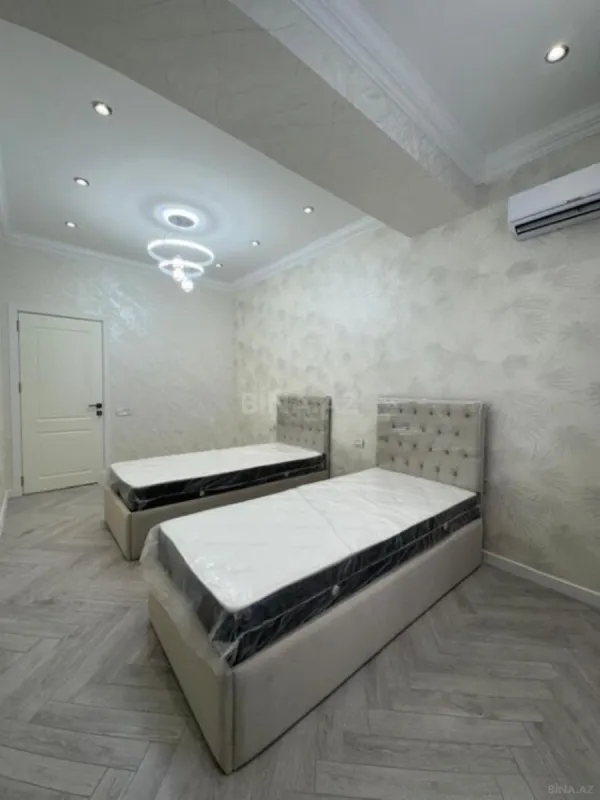 Satılır 4 otaqlı mənzil 182 m²