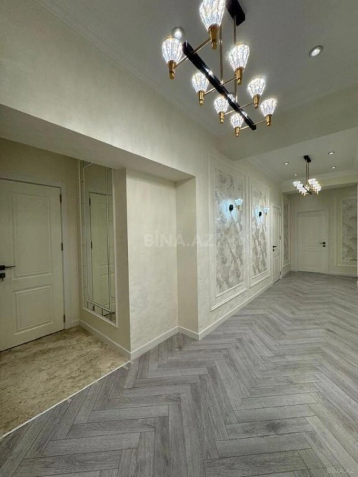 Satılır 4 otaqlı mənzil 182 m²