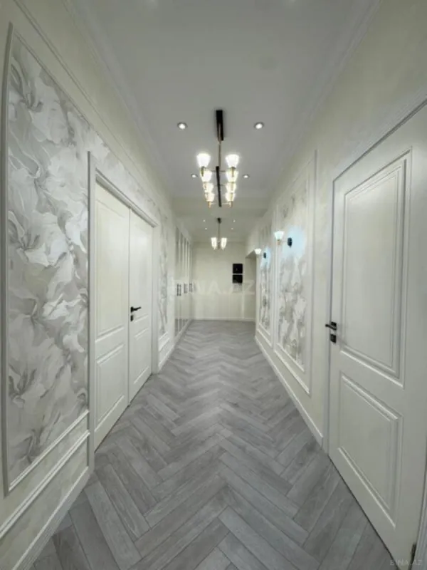 Satılır 4 otaqlı mənzil 182 m²