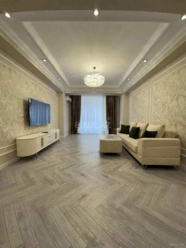 Satılır 4 otaqlı mənzil 182 m²