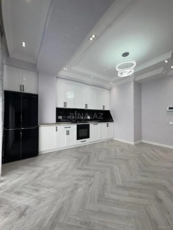 Satılır 4 otaqlı mənzil 182 m²