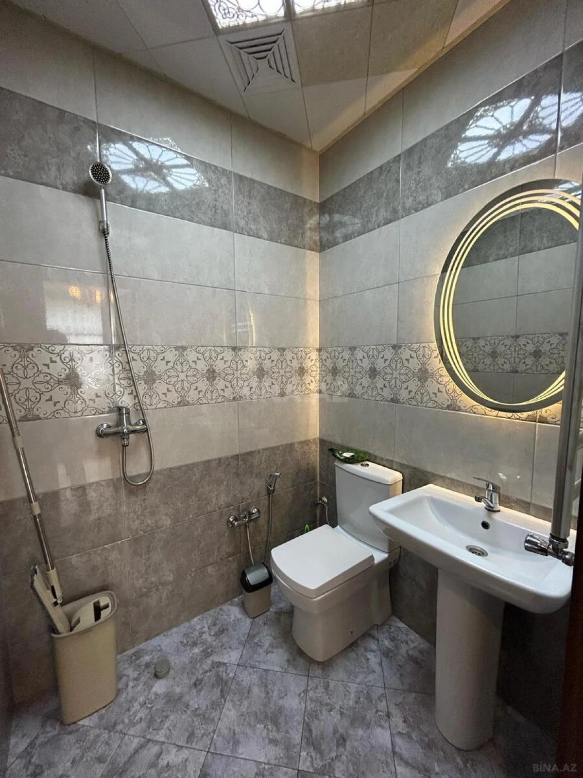 Kirayə verilir 2 otaqlı mənzil 94 m²