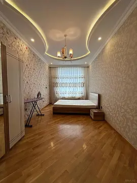 Kirayə verilir 2 otaqlı mənzil 94 m²