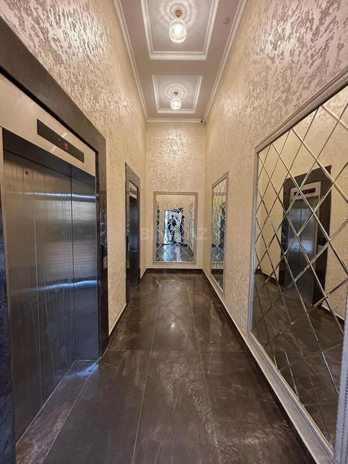 Kirayə verilir 2 otaqlı mənzil 94 m²