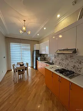 Kirayə verilir 2 otaqlı mənzil 94 m²