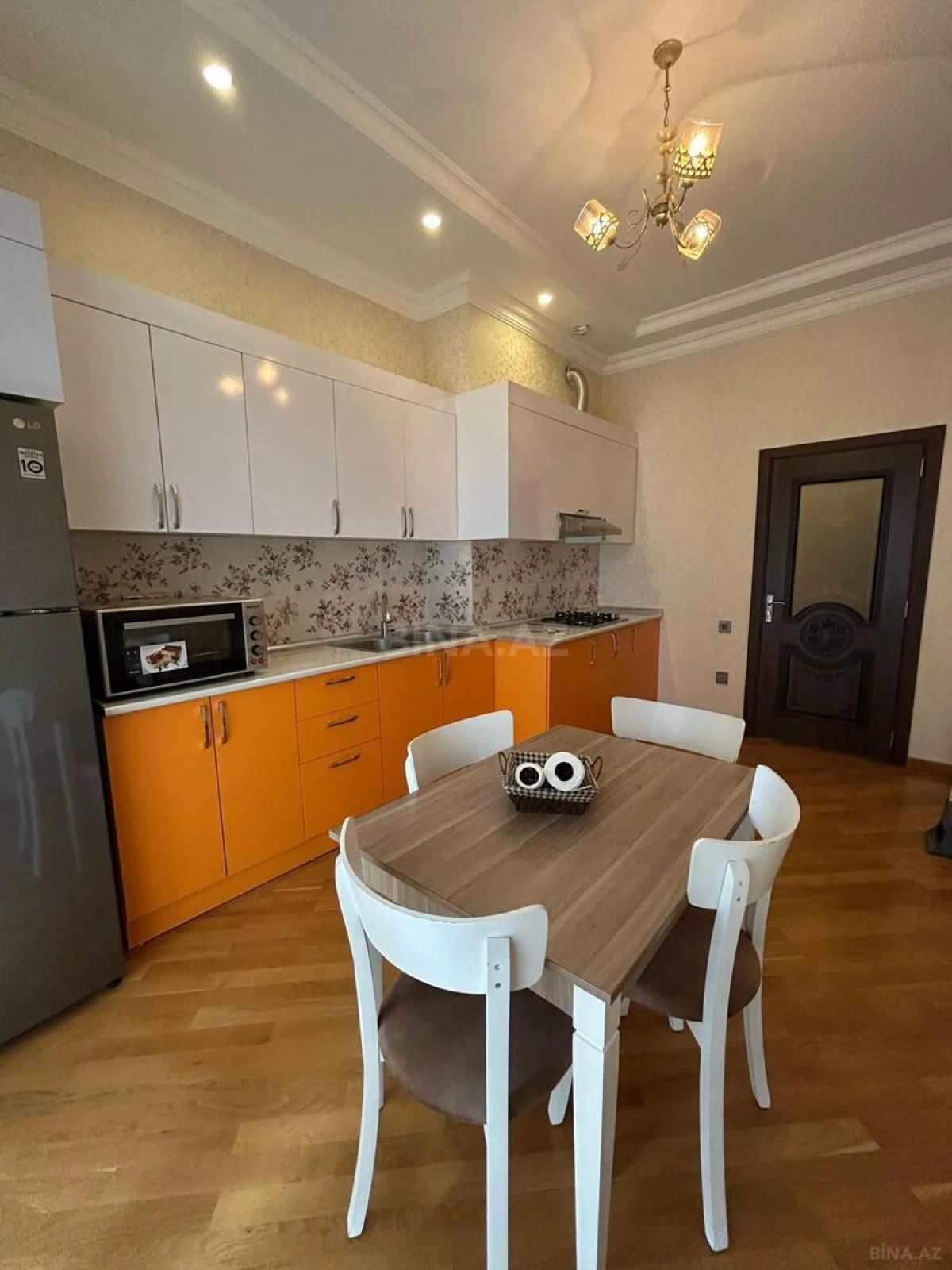 Kirayə verilir 2 otaqlı mənzil 94 m²