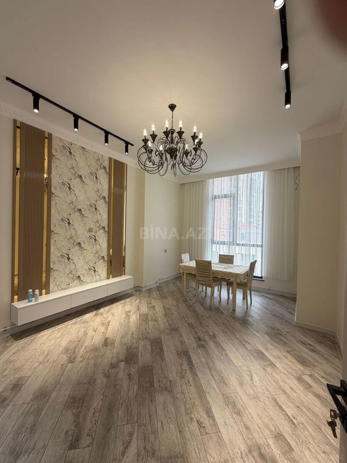 Kirayə verilir 2 otaqlı mənzil 70 m²