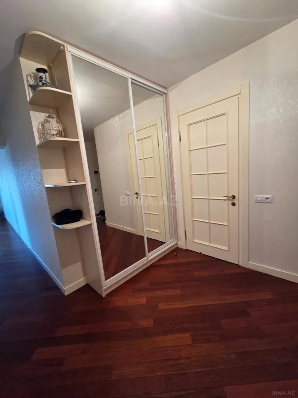 Satılır 2 otaqlı mənzil 106 m²