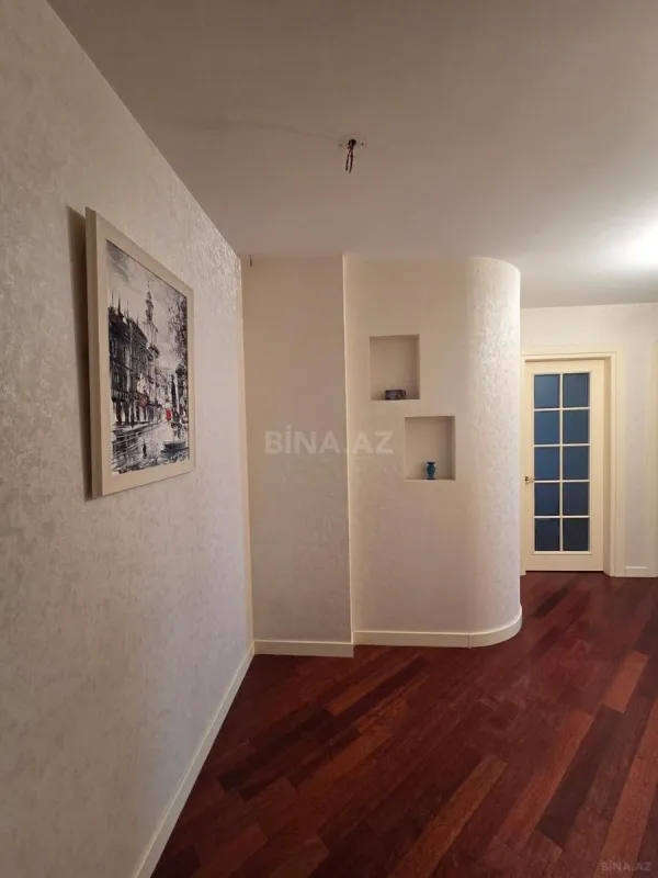 Satılır 2 otaqlı mənzil 106 m²