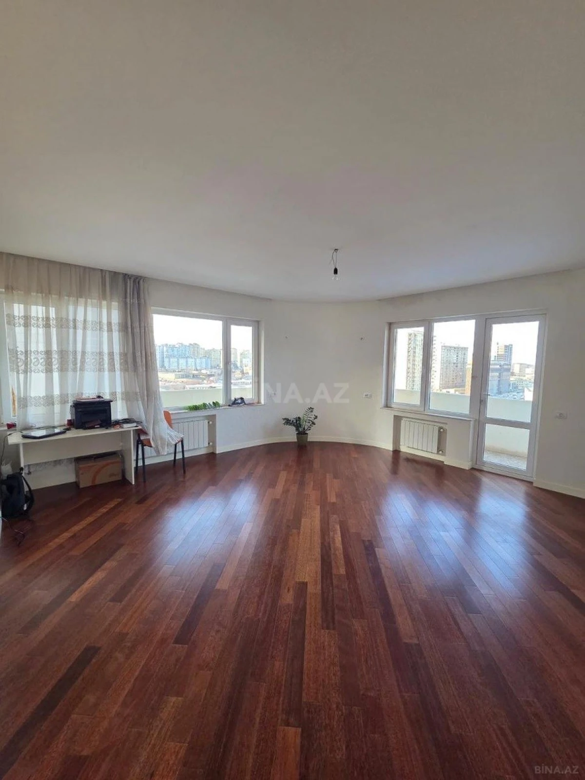Satılır 2 otaqlı mənzil 106 m²