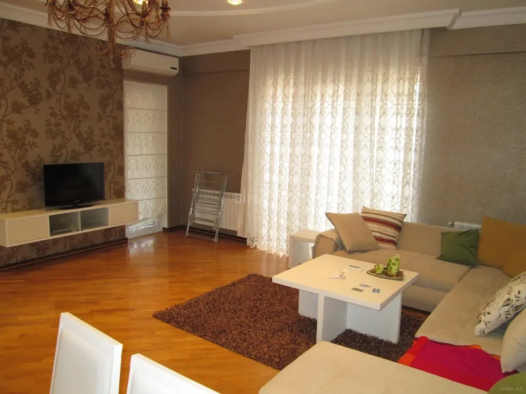 Kirayə verilir 2 otaqlı mənzil 100 m²
