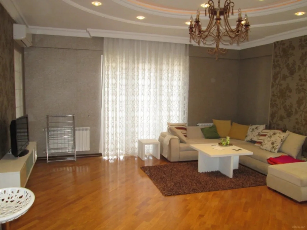 Kirayə verilir 2 otaqlı mənzil 100 m²