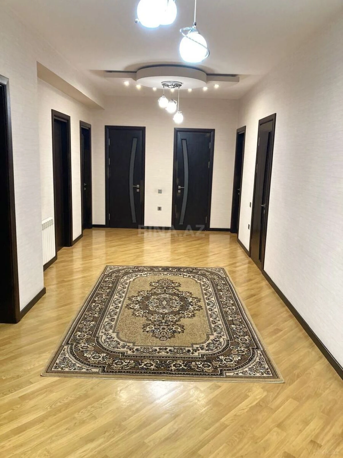Kirayə verilir 3 otaqlı mənzil 134 m²