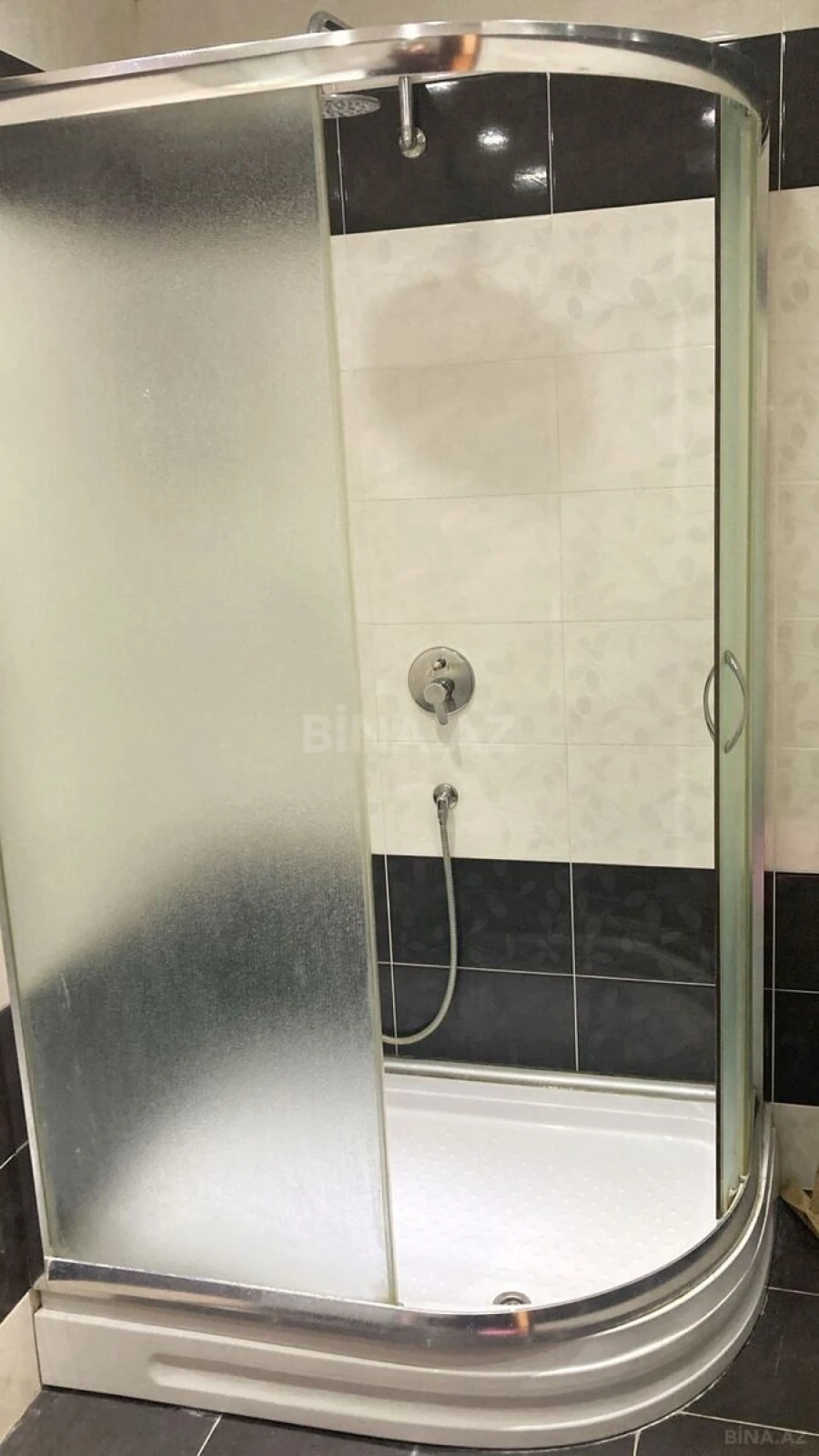 Kirayə verilir 3 otaqlı mənzil 134 m²