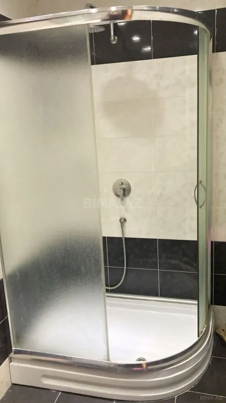 Kirayə verilir 3 otaqlı mənzil 134 m²