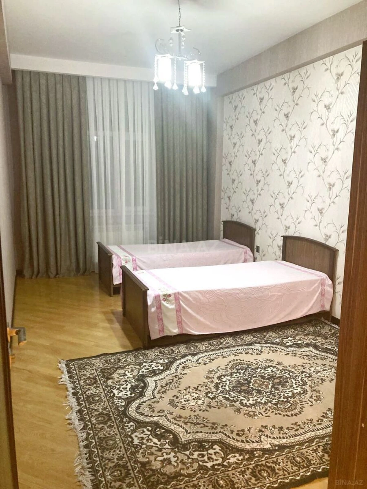 Kirayə verilir 3 otaqlı mənzil 134 m²