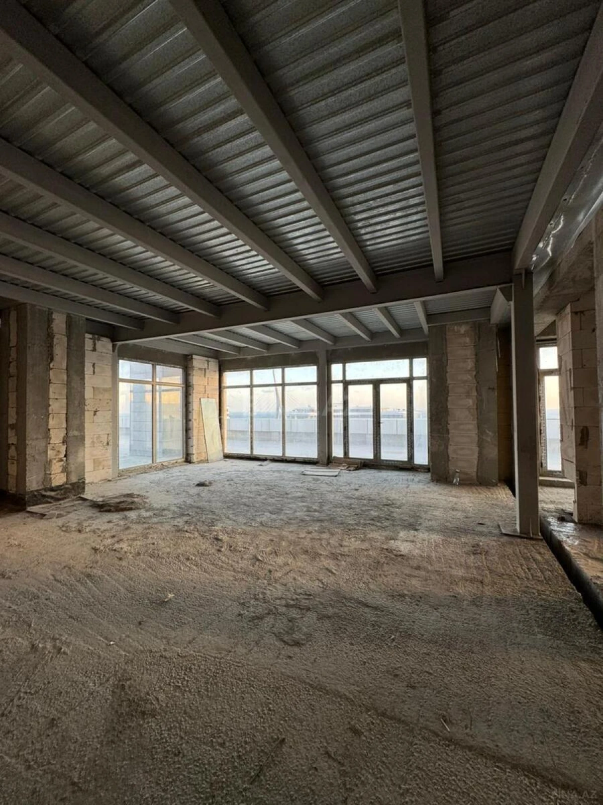 Satılır 10 otaqlı mənzil 750 m²