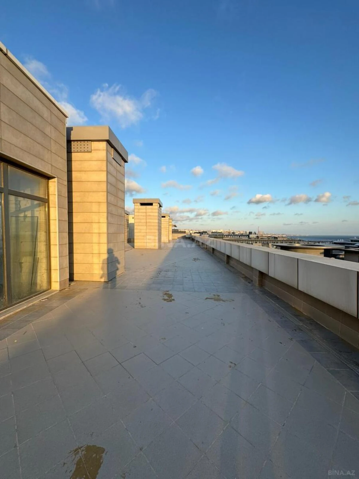 Satılır 10 otaqlı mənzil 750 m²