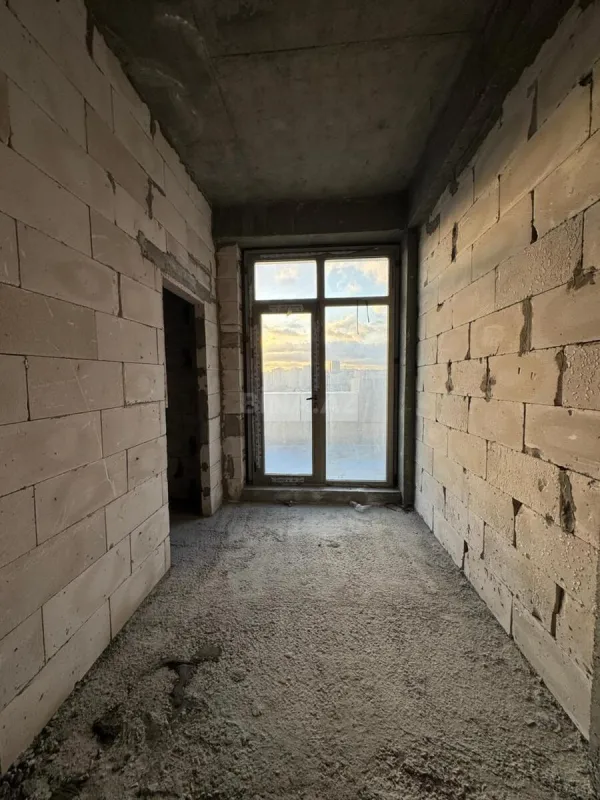 Satılır 10 otaqlı mənzil 750 m²
