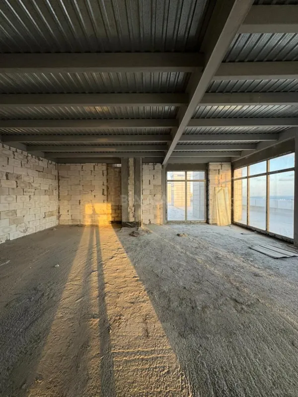 Satılır 10 otaqlı mənzil 750 m²