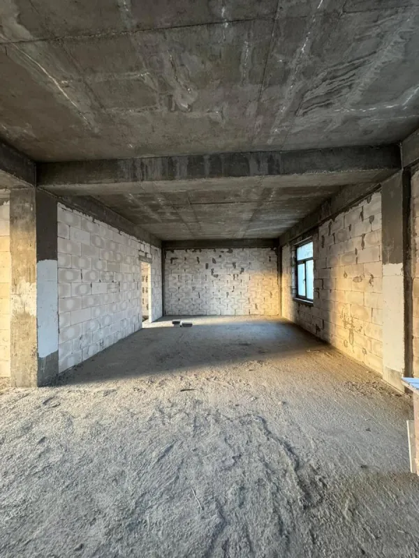 Satılır 10 otaqlı mənzil 750 m²