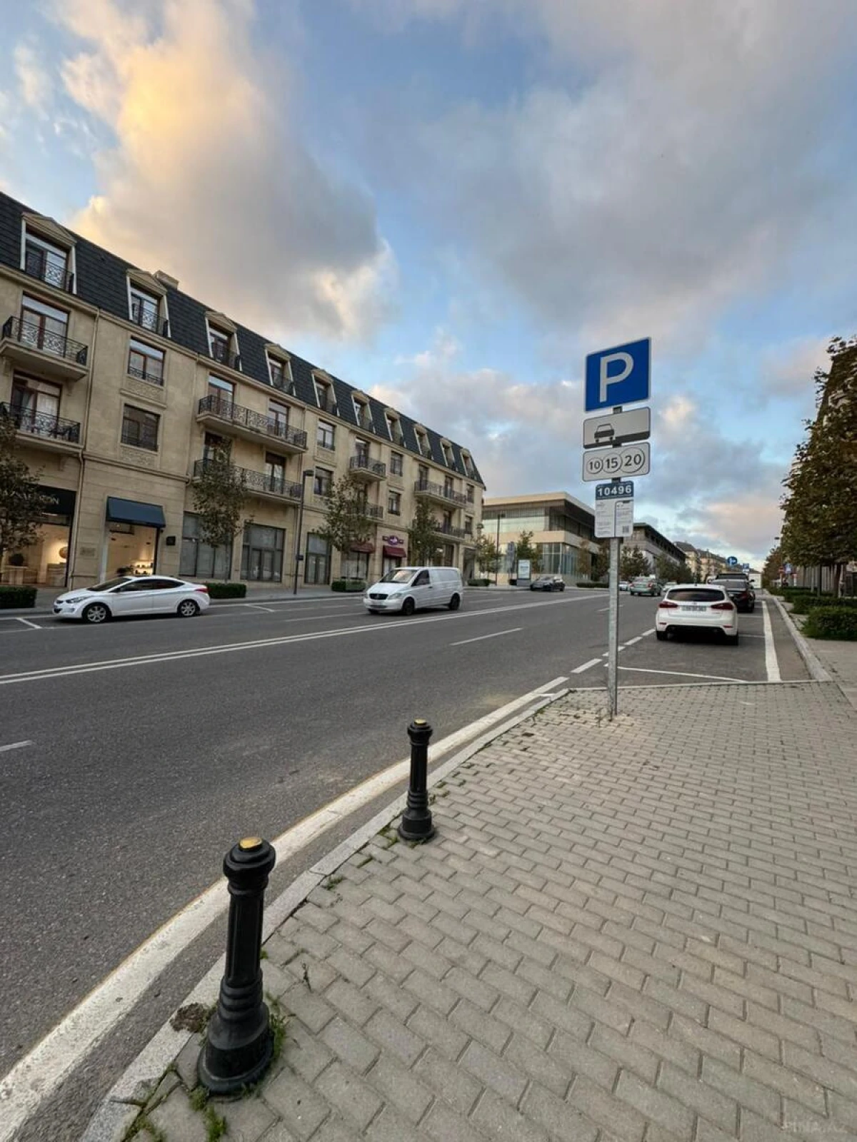 Satılır 10 otaqlı mənzil 750 m²