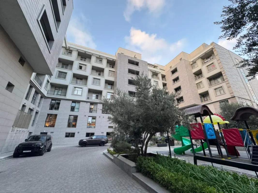 Satılır 10 otaqlı mənzil 750 m²