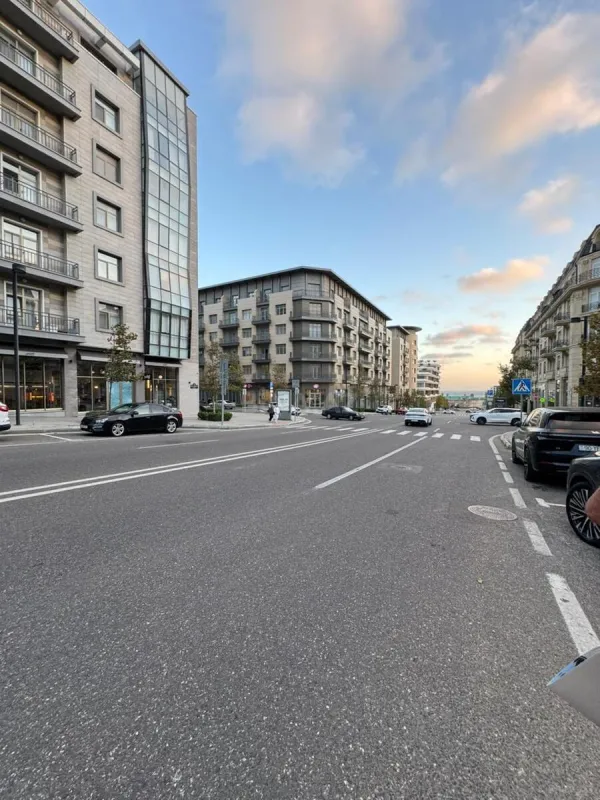 Satılır 10 otaqlı mənzil 750 m²