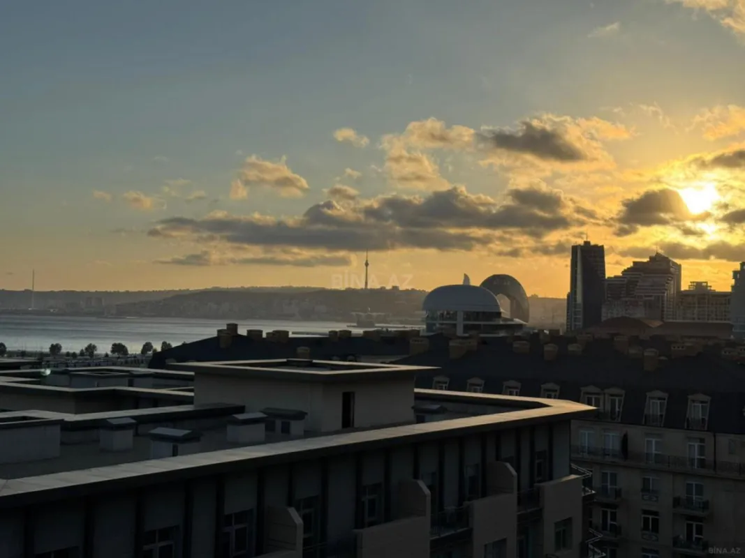 Satılır 10 otaqlı mənzil 750 m²