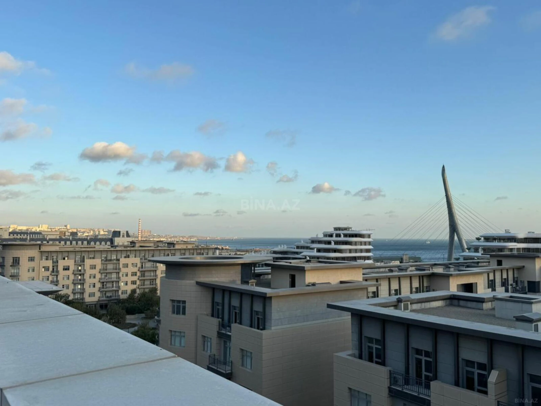 Satılır 10 otaqlı mənzil 750 m²