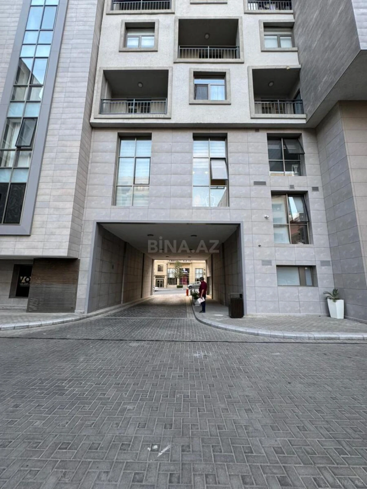 Satılır 10 otaqlı mənzil 750 m²